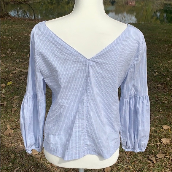 🌸NWOT WHBM Blouse Size 8 Blue with Flowers - Picture 3 of 5